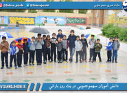 دانش آموزان سهموجنوبي در يك روز باراني